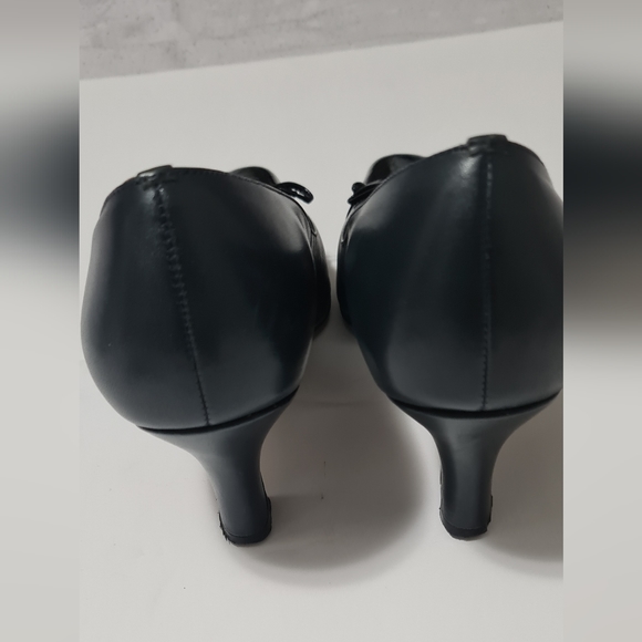 Naturalizer Leather Pumps Navy Blue Valarie Cap Toe 2.5” Heel Size 7.5W - Picture 4 of 14